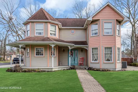 795 Weehawken Ave, Forked River, NJ 08731
