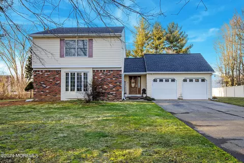 4 Topanga Ct, Manalapan, NJ 07726