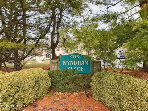 305 Gloucester Ct, Aberdeen, NJ 07747