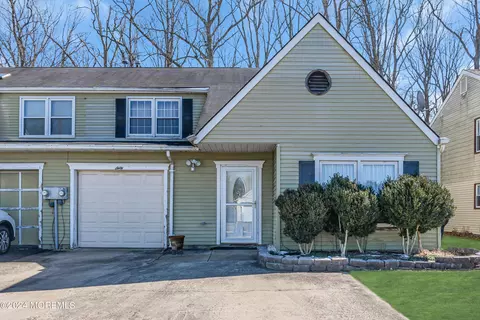 60 Scenic Dr, Freehold, NJ 07728