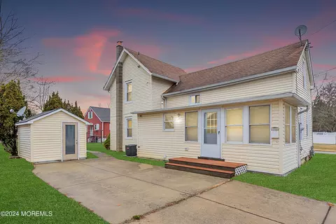 119 9th Ter, Egg Harbor City, NJ 08215