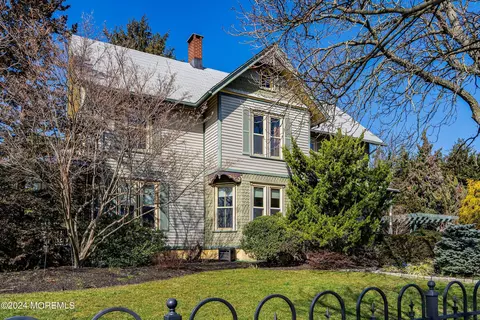 51 Maple Pl, Keyport, NJ 07735