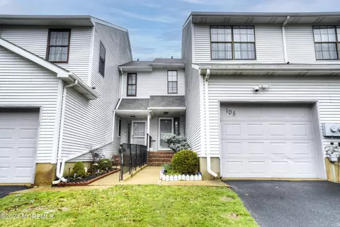 105 Chestnut Way #10-5, Manalapan, NJ 07726