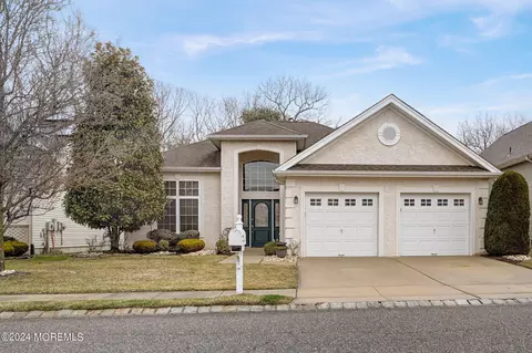 37 Oakmont Ln, Jackson, NJ 08527