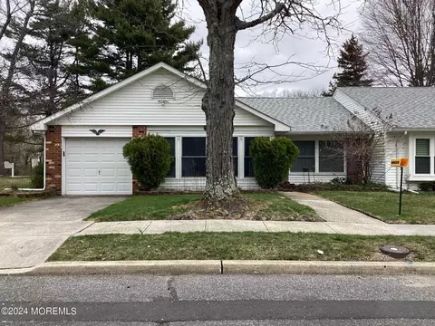 1 Carnation Dr # A, Lakewood, NJ 08701
