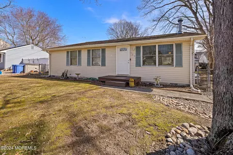 139 Tiller Ave, Manahawkin, NJ 08050