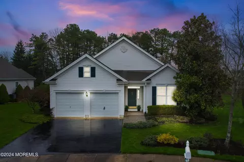 5 Waltham Ct, Jackson, NJ 08527