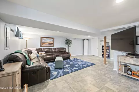 Living - 9 Birch Dr, Jackson, NJ 08527 photo 6 of 6