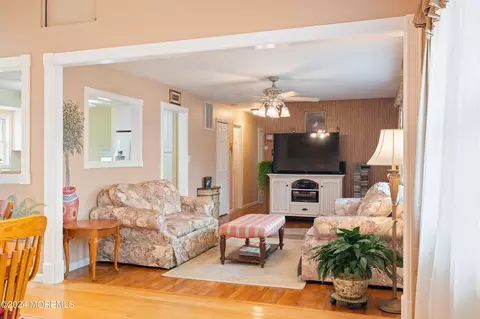Living - 9 Birch Dr, Jackson, NJ 08527 photo 4 of 6