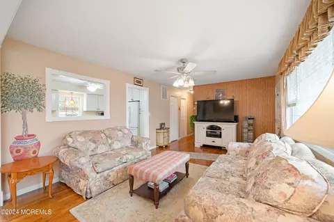 Living - 9 Birch Dr, Jackson, NJ 08527 photo 2 of 6