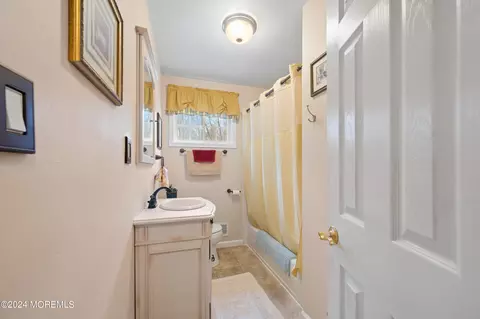 Bath - 9 Birch Dr, Jackson, NJ 08527 photo 1 of 2