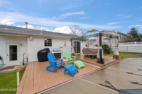 Exterior - 9 Birch Dr, Jackson, NJ 08527 photo 4 of 10