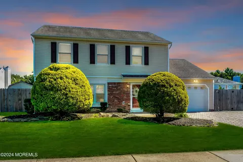 23 Meadow Ln, Old Bridge, NJ 08857