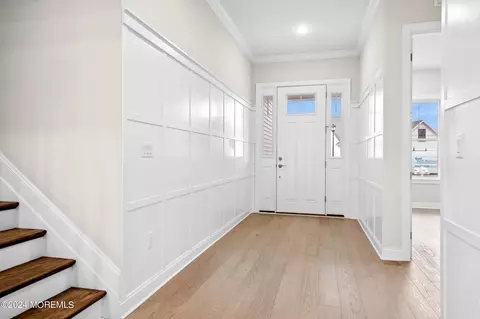 56 Sanctuary Ln, Farmingdale, NJ 07727