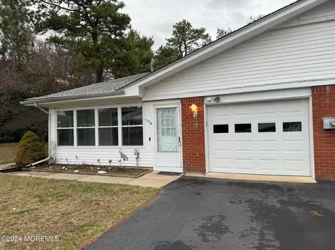 114 Fairway Ln #A, Whiting, NJ 08759