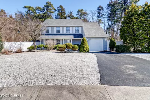 73 Moonlight Ct, Toms River, NJ 08753