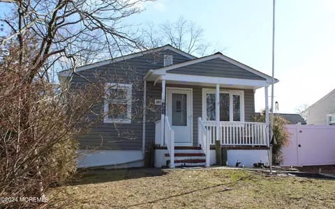 105 Washington Dr, Brick, NJ 08724