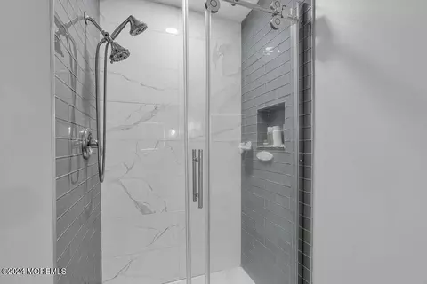 Bath - 7 Hickory Ct #C, Brielle, NJ 08730 photo 3 of 5