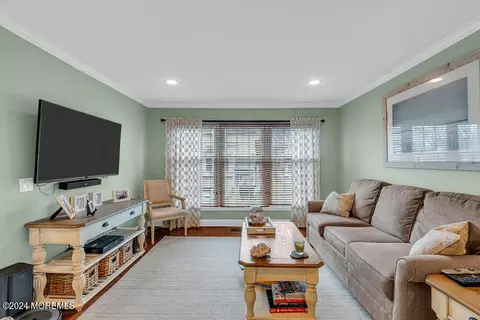 Living - 7 Hickory Ct #C, Brielle, NJ 08730 photo 2 of 6