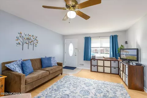 146 Skyline Dr, Brick, NJ 08724 photo 4