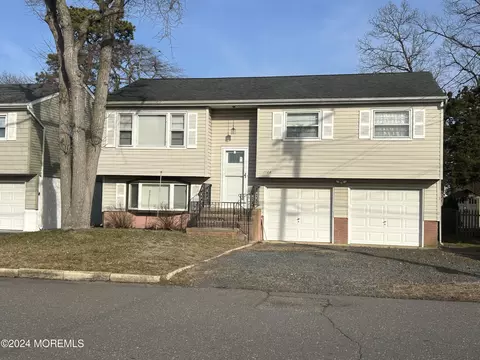 1124 Leonard Rd, Point Pleasant, NJ 08742