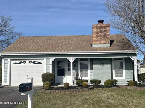 30 Gladstone Ave, Manchester, NJ 08759