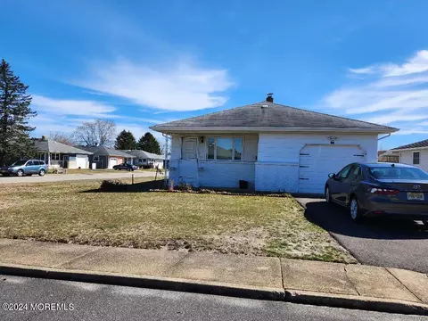 50 St Croix St, Toms River, NJ 08757