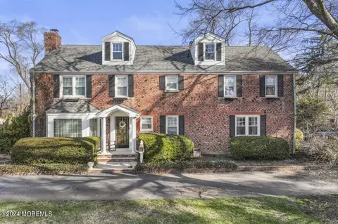71 Cherry Tree Farm Rd, Middletown, NJ 07748