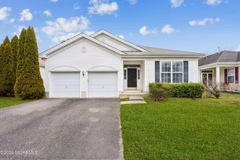 14 Manchester St, Galloway, NJ 08205