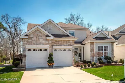 6 Seminole Ct, Jackson, NJ 08527