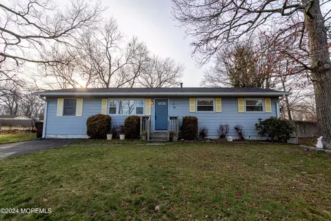 55 Pheasant Dr, Bayville, NJ 08721