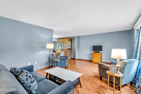 Living - 37 Netty St, Howell, NJ 07731 photo 2 of 4