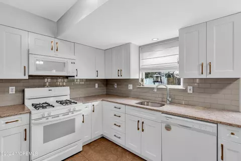 Kitchen - 37 Netty St, Howell, NJ 07731 photo 3 of 6