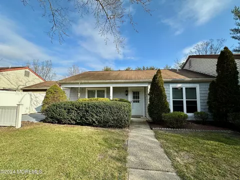 805 Westminster Ct # B, Manchester, NJ 08759