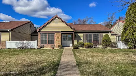 642 Devonshire Ln #B, Manchester, NJ 08759
