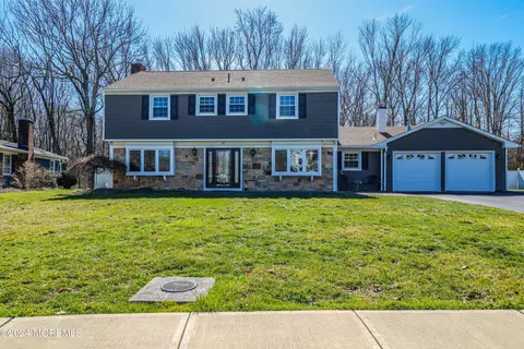 37 Cressida Dr, Old Bridge, NJ 08857