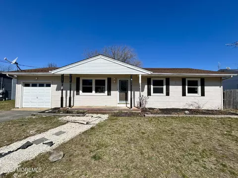 920 Clubhouse Dr, Forked River, NJ 08731