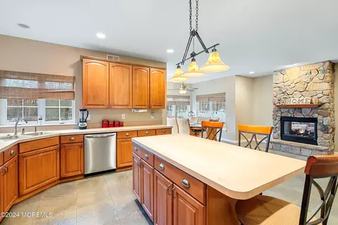 Kitchen - 6 Topaz Dr, Jackson, NJ 08527 photo 4 of 5