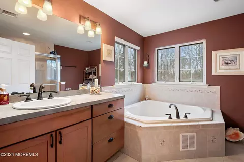Bath - 6 Topaz Dr, Jackson, NJ 08527 photo 2 of 6