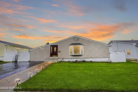 56 Boulevard E, Keyport, NJ 07735