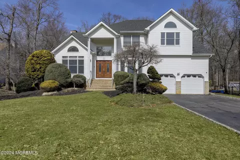 50 Oxford Rd, Manalapan, NJ 07726