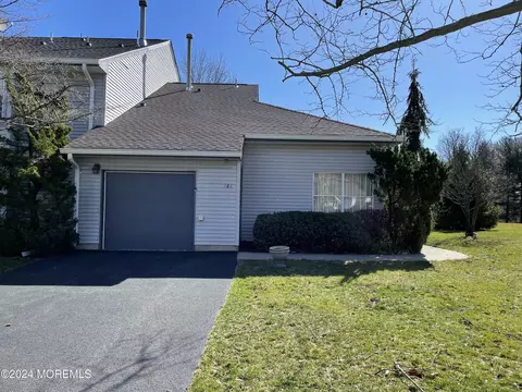 186 Forsythia Ln, Englishtown, NJ 07726