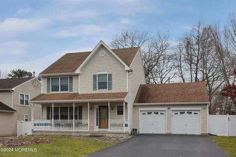248 Academy Ln, Manahawkin, NJ 08050