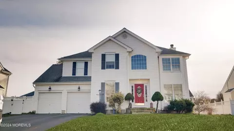 17 Lilac Ln, Barnegat, NJ 08005
