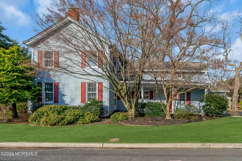192 9th St, Belford, NJ 07718