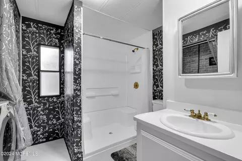 Bath - 55 Eagle Dr, Whiting, NJ 08759 photo 1 of 2