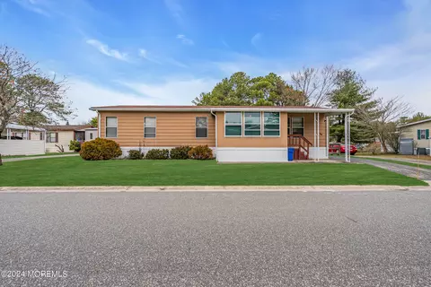 Exterior - 55 Eagle Dr, Whiting, NJ 08759 photo 2 of 10