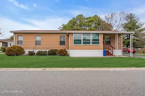 55 Eagle Dr, Whiting, NJ 08759