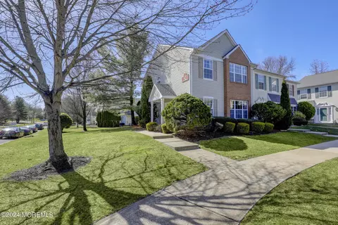 32 Oliver Ct #1, Freehold, NJ 07728