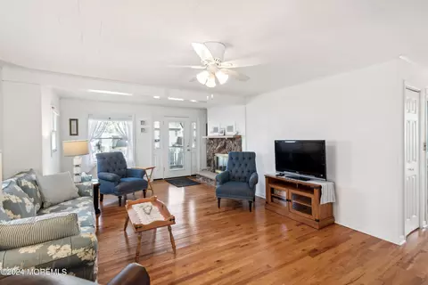 Living - 620 E Bayview Ave, Ocean Gate, NJ 08740 photo 5 of 6